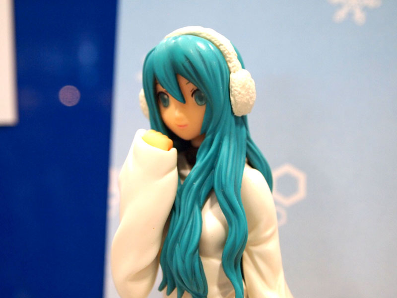 Illustration for article titled Quick! Zone of the Enders or Miku Hatsune Figures? Which Do You Want?